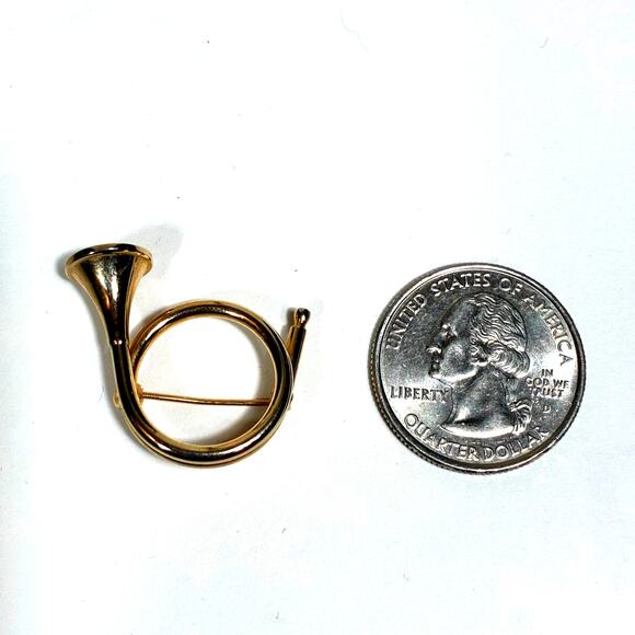 Vintage Dainty French Horn Pin Small Delicate Brooch Gold Tone Musician Band - Picture 4 of 4